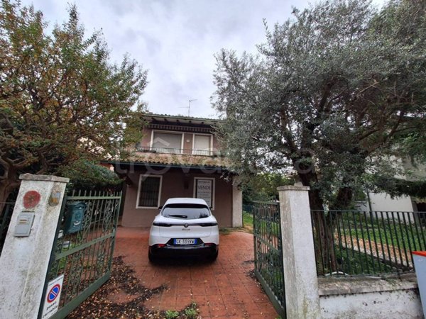 casa indipendente in vendita a Sirmione