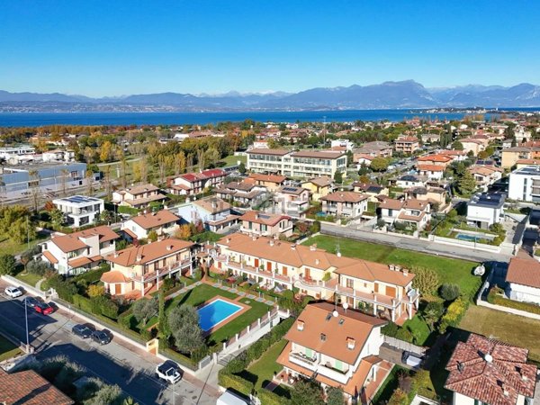 appartamento in vendita a Sirmione in zona Colombare