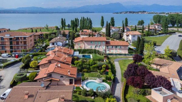 casa indipendente in vendita a Sirmione