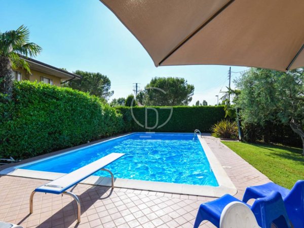 casa indipendente in vendita a Sirmione