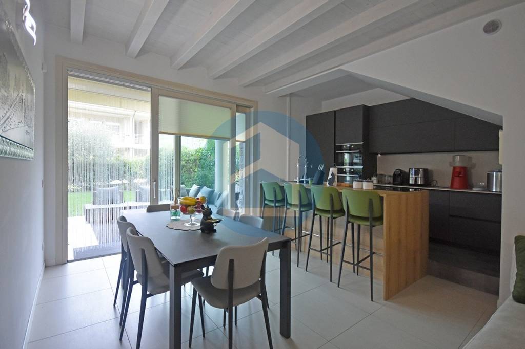 appartamento in vendita a Sirmione in zona Colombare