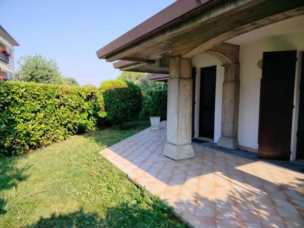 appartamento in vendita a Sirmione in zona Colombare