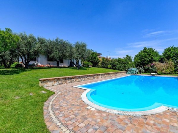 casa indipendente in vendita a Sirmione