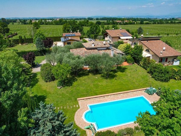 casa indipendente in vendita a Sirmione
