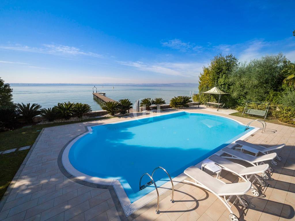 casa indipendente in vendita a Sirmione