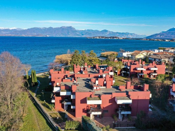 appartamento in vendita a Sirmione in zona Colombare