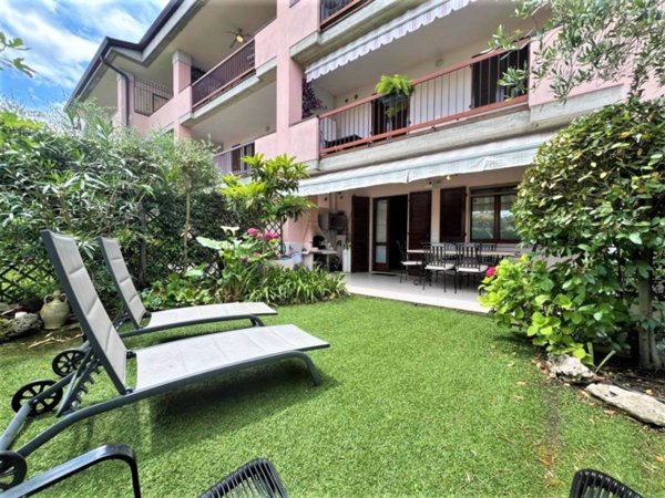 appartamento in vendita a Sirmione in zona Colombare