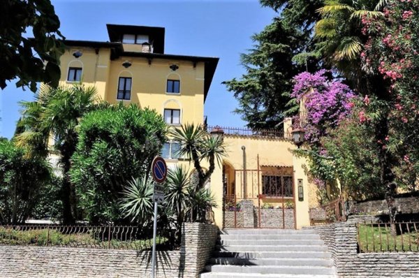 casa indipendente in vendita a Sirmione