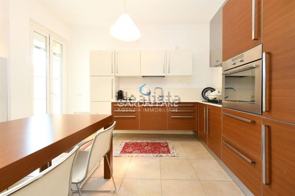 appartamento in vendita a Sirmione in zona Colombare