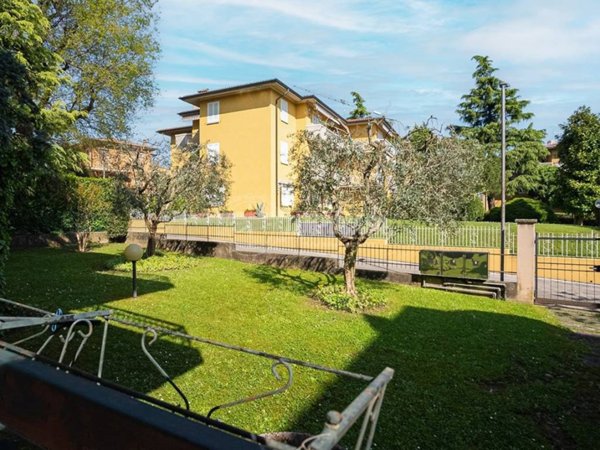 appartamento in vendita a Sirmione in zona Colombare