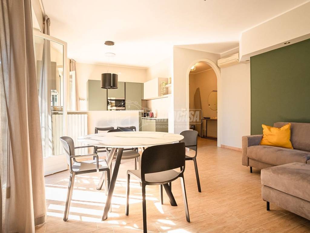 appartamento in vendita a Sirmione in zona Colombare