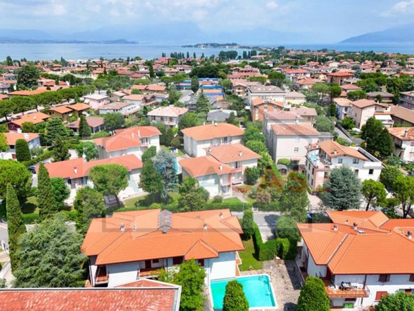appartamento in vendita a Sirmione in zona Colombare
