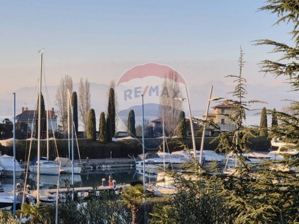 appartamento in vendita a Sirmione in zona Colombare