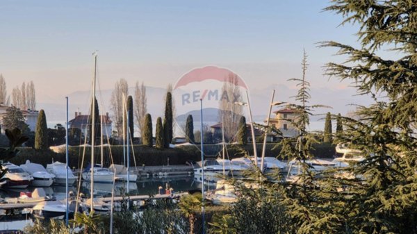 appartamento in vendita a Sirmione in zona Colombare
