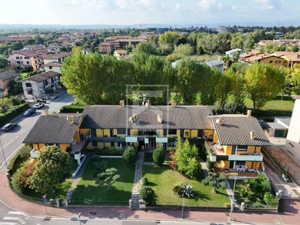 appartamento in vendita a Sirmione in zona Lugana