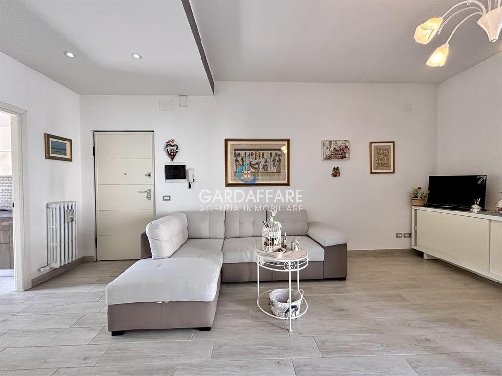 appartamento in vendita a Sirmione in zona Colombare