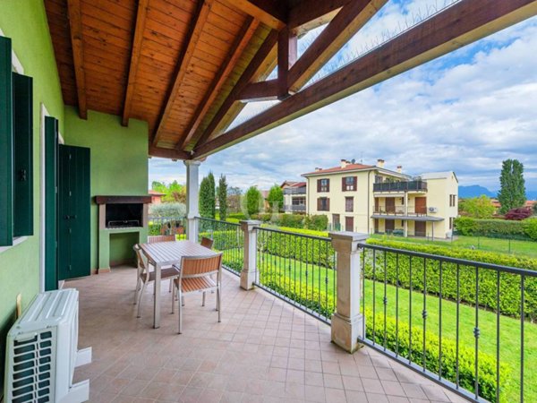 appartamento in vendita a Sirmione in zona Lugana