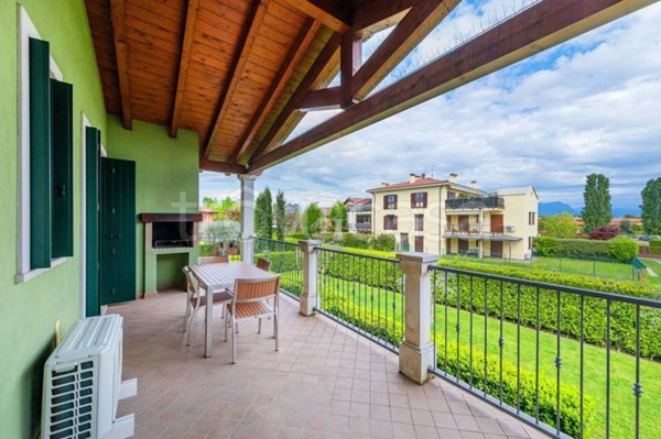 appartamento in vendita a Sirmione in zona Lugana