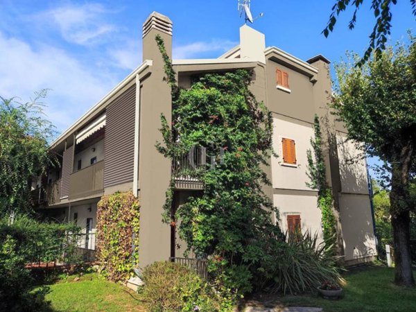 appartamento in vendita a Sirmione in zona Colombare