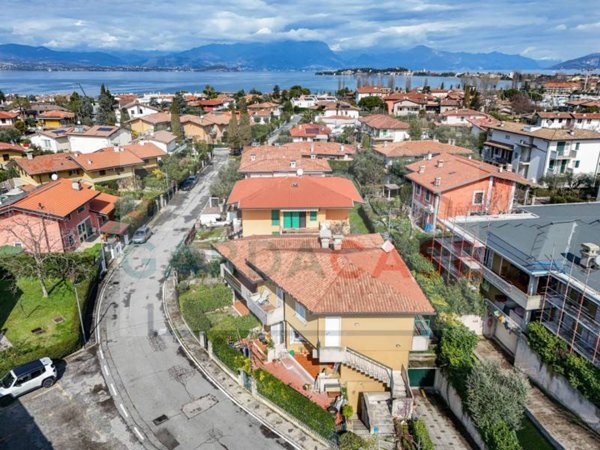 appartamento in vendita a Sirmione in zona Colombare
