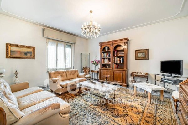 appartamento in vendita a Sirmione in zona Rovizza