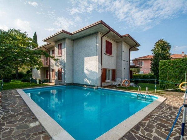 appartamento in vendita a Sirmione in zona Colombare