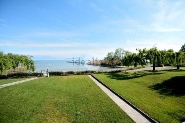 appartamento in vendita a Sirmione in zona Lugana