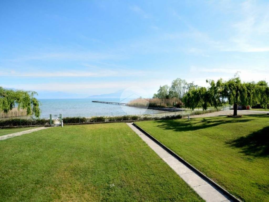 appartamento in vendita a Sirmione in zona Lugana