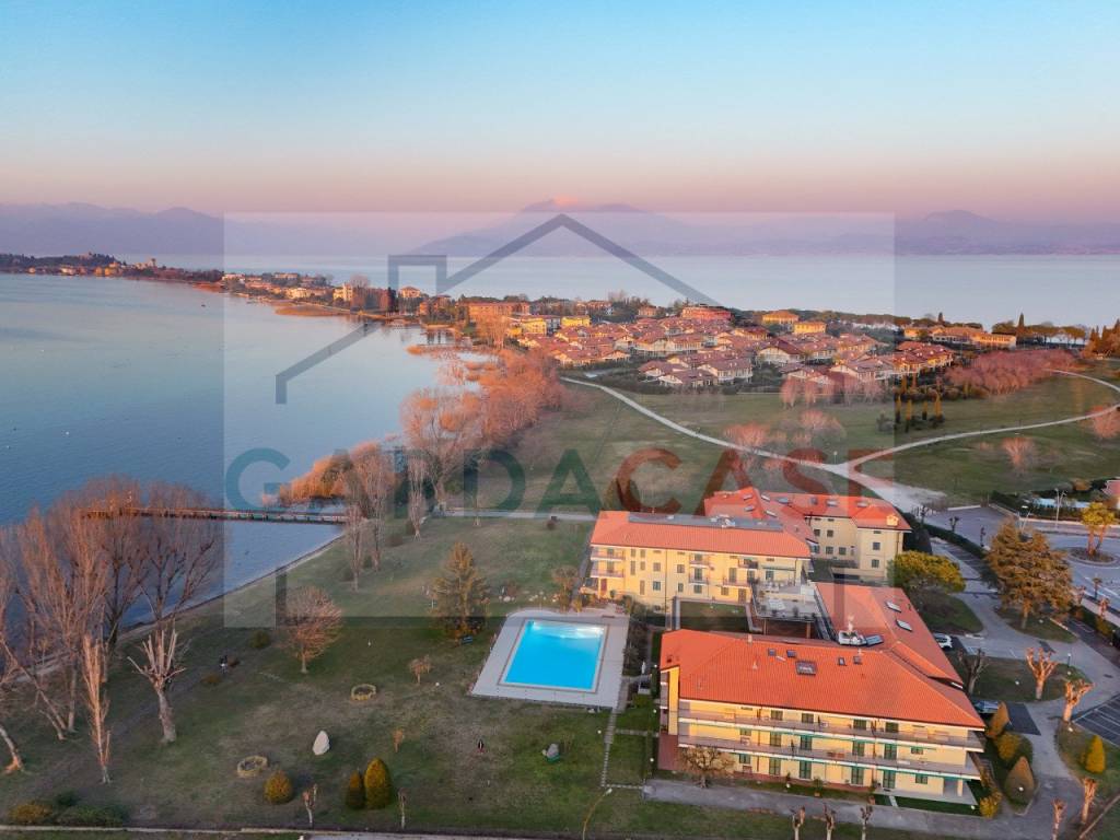 appartamento in vendita a Sirmione in zona Colombare