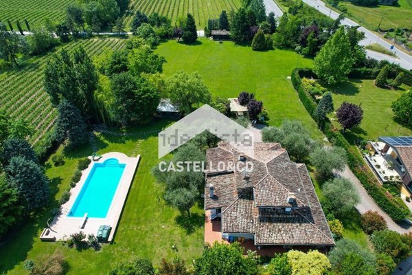 casa indipendente in vendita a Sirmione in zona Lugana
