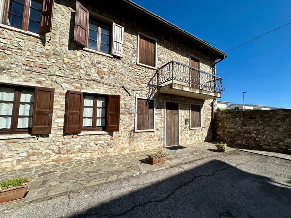 pentavano in vendita a Sirmione in zona Lugana