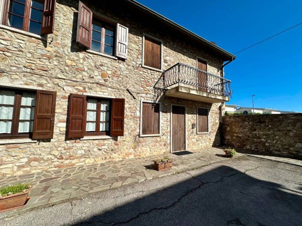 pentavano in vendita a Sirmione in zona Lugana