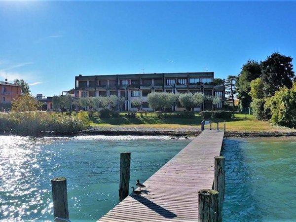 appartamento in vendita a Sirmione in zona Colombare