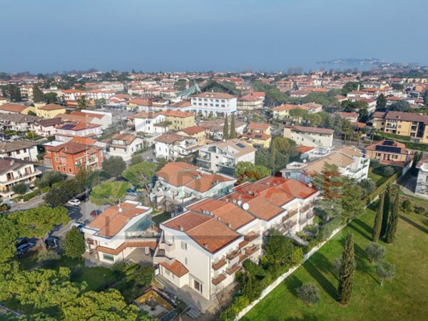 appartamento in vendita a Sirmione in zona Colombare