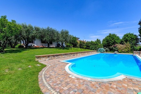 casa indipendente in vendita a Sirmione in zona Chiodi