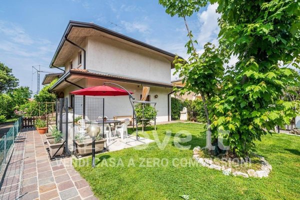casa indipendente in vendita a Sirmione