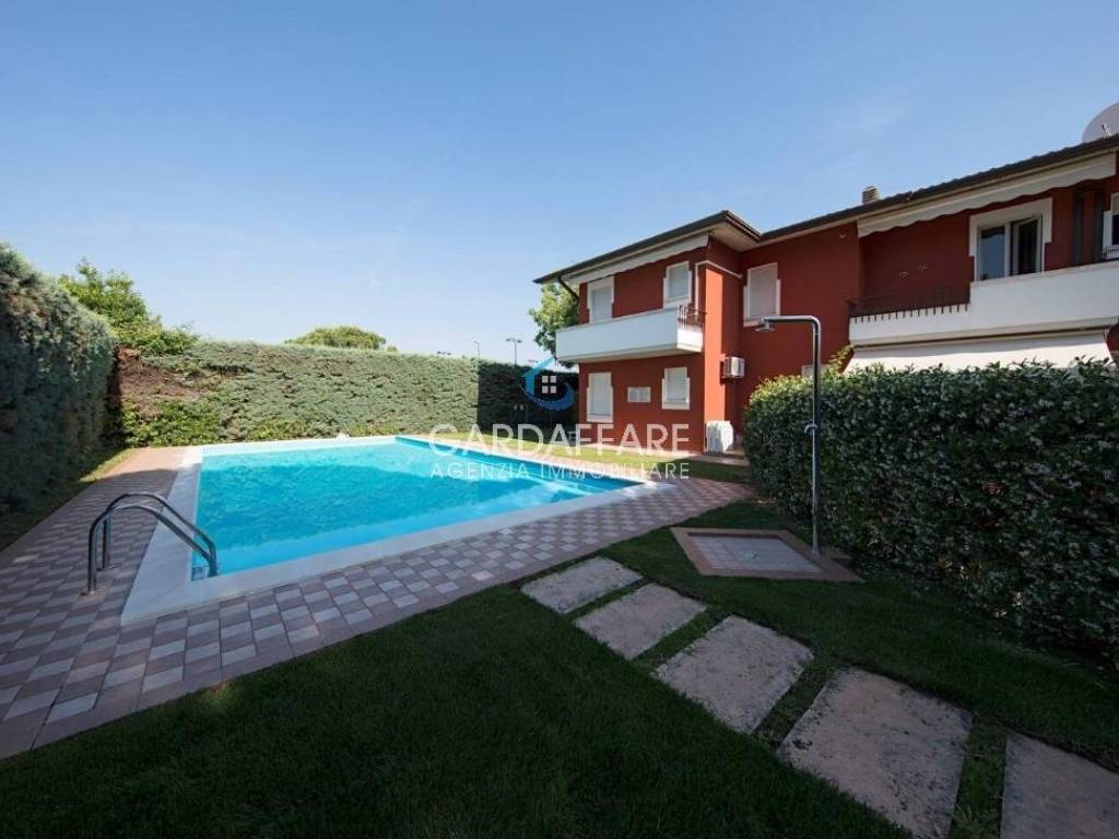 appartamento in vendita a Sirmione in zona Colombare