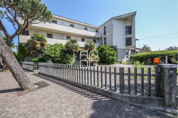 villa in vendita a Sirmione in zona Colombare