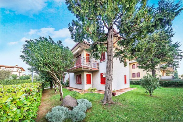appartamento in vendita a Sirmione in zona Colombare