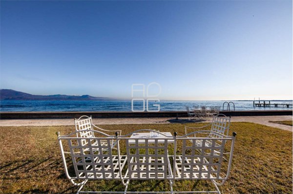 casa indipendente in vendita a Sirmione