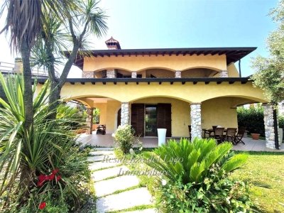 casa indipendente in vendita a Sirmione in zona Lugana