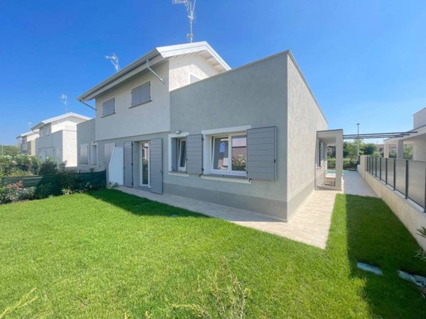 casa indipendente in vendita a Sirmione