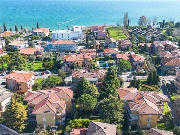 appartamento in vendita a Sirmione in zona Colombare