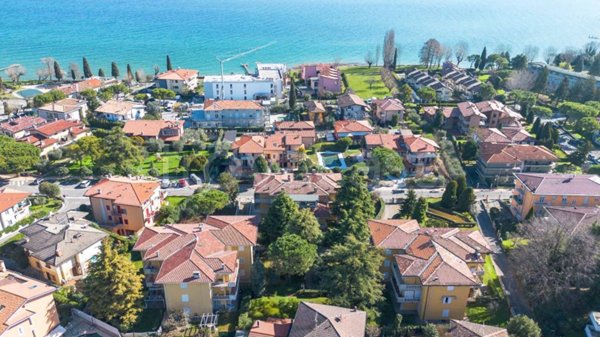 appartamento in vendita a Sirmione in zona Colombare