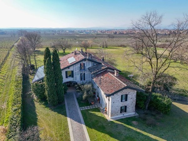 villa in vendita a Sirmione in zona Chiodi
