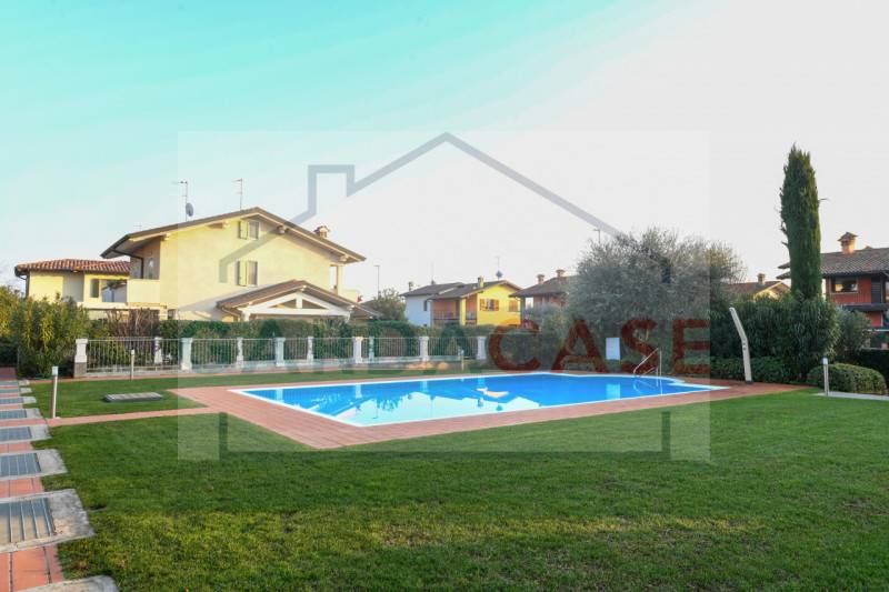 casa indipendente in vendita a Sirmione in zona Colombare