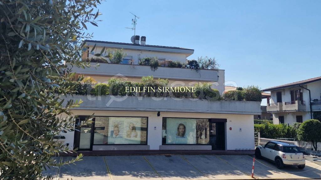 appartamento in vendita a Sirmione in zona Colombare