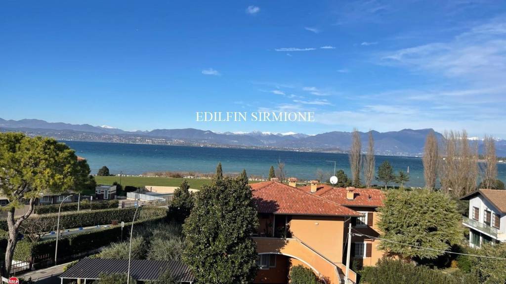 appartamento in vendita a Sirmione in zona Colombare