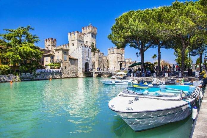 casa indipendente in vendita a Sirmione in zona Lugana