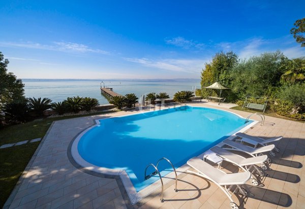 casa indipendente in vendita a Sirmione